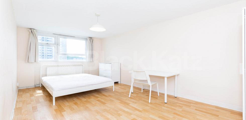 			PERFECT FOR 4 SHARERS!, 4 Bedroom, 1 bath, 1 reception Apartment			 Pickard Street EC1V, ANGEL-CLERKENWELL-OLD STREET